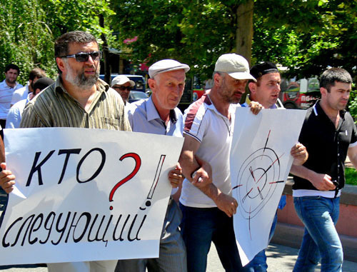 Траурное шествие в связи с убийством журналиста Ахмеднаби Ахмеднабиева. Махачкала, 9 июля 2013 г. Фото Патимат Махмудовой для "Кавказского узла"