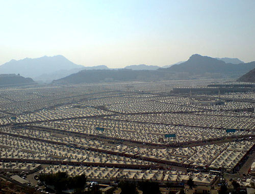 Палаточный городок паломников в долине Мина рядом с Меккой. Саудовская Аравия. Фото: Mubeen Rahman, http://ru.wikipedia.org/