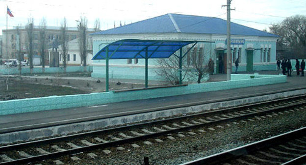 Здание железнодорожной станции и привокзальная площадь в Суровикино, Волгоградская область. Фото: Липунов Г.А., http://ru.wikipedia.org/