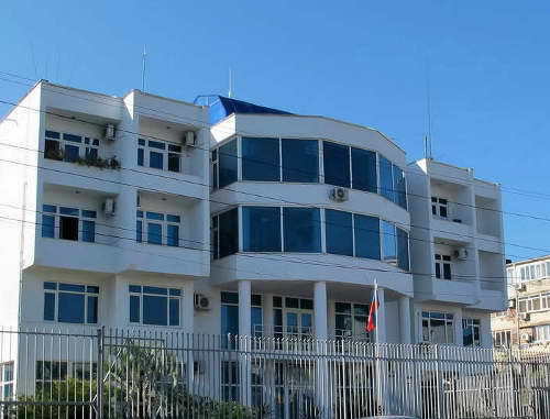 Здание российского посольства в Абхазии, Сухум. Фото: Pocomaxa, http://wikimapia.org