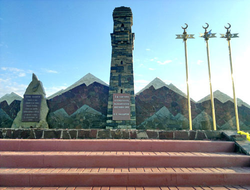 Мемориальный комплекс в честь 46 девушек, погибших в 1819 году при взятии села Дади-Юрт в Чечне. Гудермесский район, 16 сентября 2013 г. Фото "Кавказского узла"