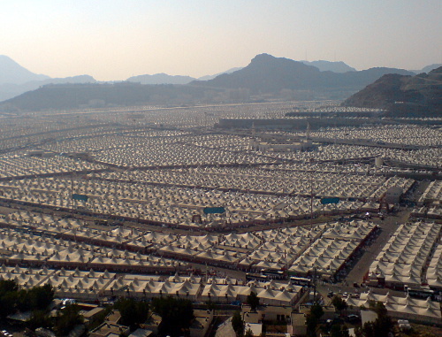 Саудовская Аравия, Мина. Палаточный городок для совершающих хадж. Фото: Mubeen Rahman, http://en.wikipedia.org/wiki/File:Mina_Overview.JPG