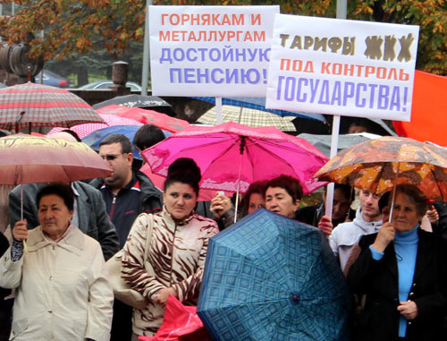 Профсоюзы Северной Осетии провели митинг с требованием повышения заработной платы трудящимся. Владикавказ, 7 октября 2013 г. Фото Эммы Марзоевой для "Кавказского узла"