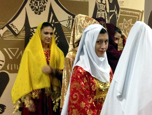 На выставке дагестанского костюма в Махачкале 22 октября 2013 г. Фото Махача Ахмедова для "Кавказского узла"