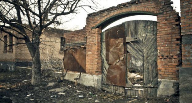 Развалины ингушских домов в Пригородном районе Северной Осетии. Март 2013 г. Фото: http://tumdo.livejournal.com/216931.html