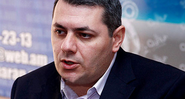 Заместитель председателя института "Кавказ", политолог Сергей Минасян. Фото: PanARMENIAN Photo/ 
Varo Rafayelyan