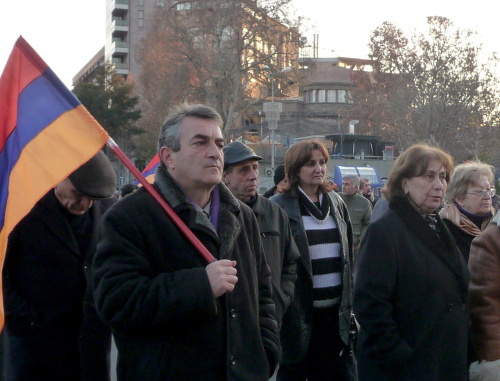 Участники митинга против вступления Армении в Таможенный Союз. Ереван, 6 декабря 2013 г. Фото Армине Мартиросян для "Кавказского узла"