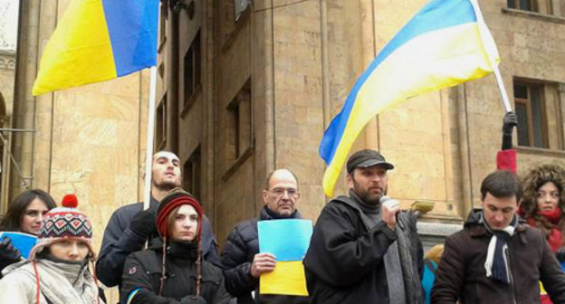 Тбилиси, 8 декабря 2013 г. участники митинга в поддержку евроинтеграции Украины. Фото Валентина Задорожного, https://www.facebook.com/sasha.zadorojni/media_set?set=a.286901571370697.70633.100001525701106&type=3