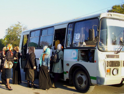 Автобусная остановка в Грозном. Фото Седы Магомадовой, http://chechnya.rusplt.ru