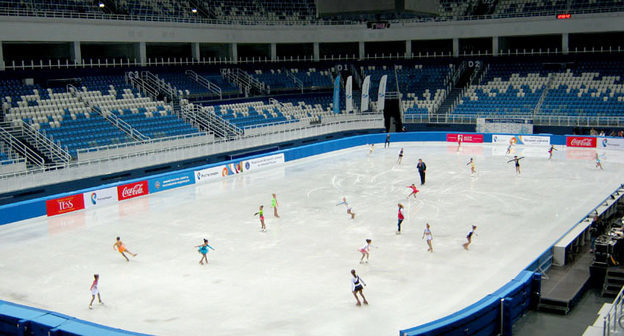 Арена дворца зимнего спорта "Айсберг". Ноябрь 2013 г. Фото пресс-службы  ГК «Олимпстрой»,  http://sc-os.ru