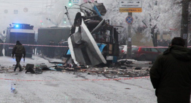 Волгоград, 30 декабря 2013 г. Троллейбус, взорванный в районе остановки "Качинский рынок". Фото пресс-службы аппарата Главы Правительства Волгоградской области, http://www.volganet.ru