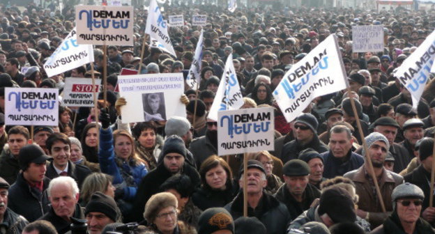 Митинг с требованием отмены новой пенсионной системы. Ереван, 17 декабря 2013 г. Фото Армине Мартиросян для "Кавказского узла"