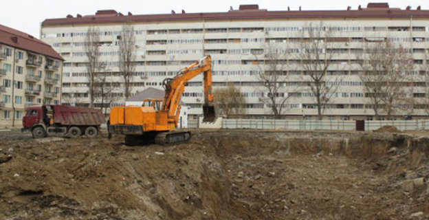 Грозный, декабрь 2013 г. Начало строительства 14-этажного многоквартирного жилого домат по улице Интернациональной, 42. Фото: http://mgkhs.ru