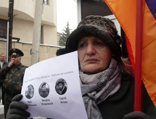 Участница акции в поддержку Евромайдана. Ереван, 24 января 2014 г. Фото Армине Мартиросян для "Кавказского узла"