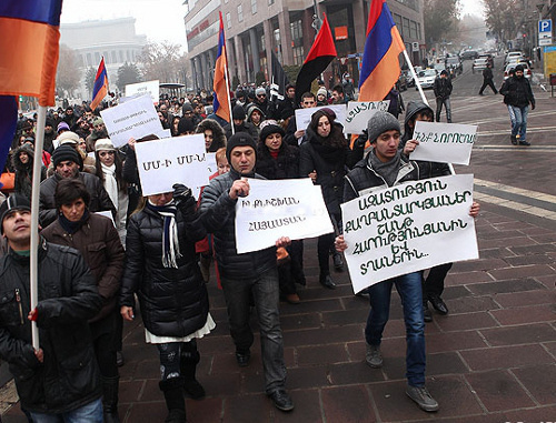 Шествие в защиту арестованных 5 ноября участников "Марша миллиона масок". Ереван, 10 января 2014 г. Фото: © PanARMENIAN Photo / 
Hrant Khachatryan