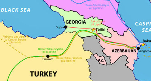 Нефтепровод Баку — Новороссийск: один из нескольких трубопроводов, идущих из Баку. Фото: Thomas Blomberg http://ru.wikipedia.org/ 