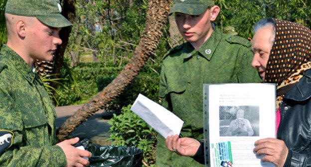 Лидия Лепсверидзе во время акции протеста против решений судов, из-за которых она лишилась жилья, а также решения суда, согласно которому она была оштрафована после проведения пикета возле резиденции президента РФ. Сочи, 24 февраля 2014 г. Фото Светланы Кравченко для "Кавказского узла"