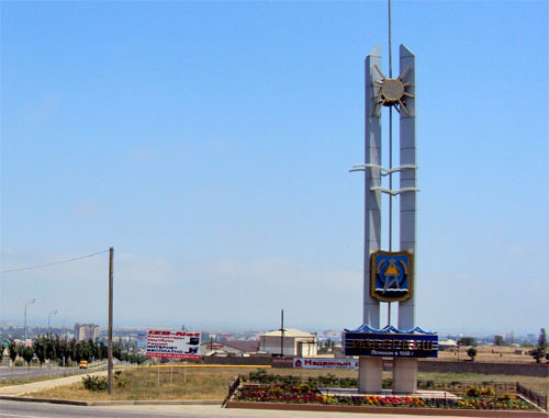 Стелла при въезде в Избербаш. Дагестан. Фото: АбуУбайда http://commons.wikimedia.org/