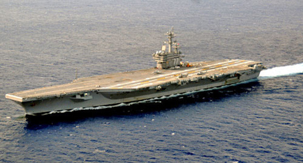 Авианосец США "Джордж Буш". Фото: U.S. Navy photo by Mass Communication Specialist 3rd Class Nicholas Hall http://commons.wikimedia.org/