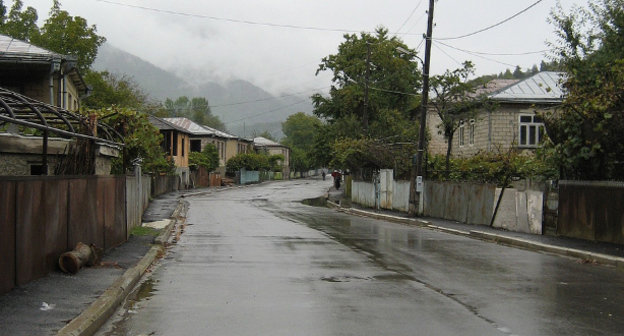 Грузия, область Рача. Улица в городе Они. Фото: Mzuriana, http://www.flickr.com/photos/hailebet/9410863363