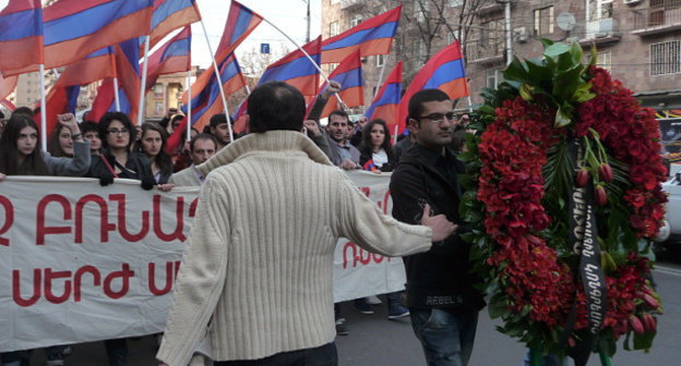 Ереван, 1 марта 2014 г. Шествие в память о погибших во время акции протеста 1 марта 2008 года. Фото Армине Мартиросян для "Кавказского узла"