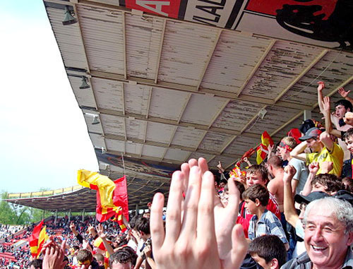 Болельщики футбольного клуба "Алания". Фото: Акутагава http://commons.wikimedia.org/