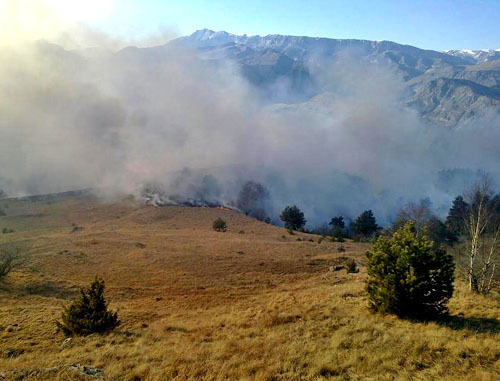 Лесной пожар в Гумбетовском районе Дагестана. Март 2014 г. Фото предоставлено очевидцем