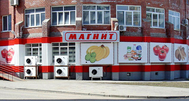 Один и магазинов, принадлежащий сети "Магнит". Фото: Липунов Г.А. http://ru.wikipedia.org/