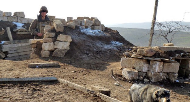 Боевой пост на передовой. Нагорный Карабах, Мартунинский район, 2013 г. Фото Алвард Григорян для "Кавказского узла"