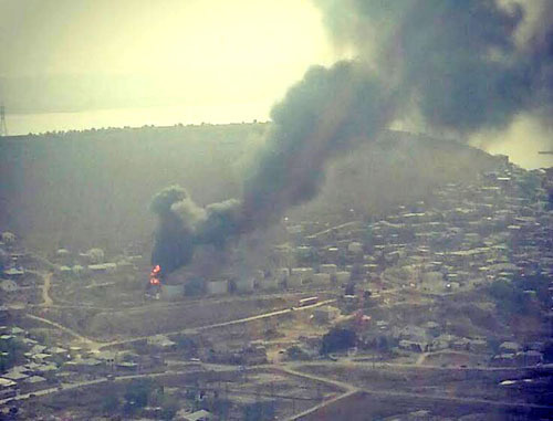 Взрыв на нефтяном резервуаре в поселке Баилово. Баку, 24 апреля 2014 г. Фото Азиза Каримова для "Кавказского узла"
