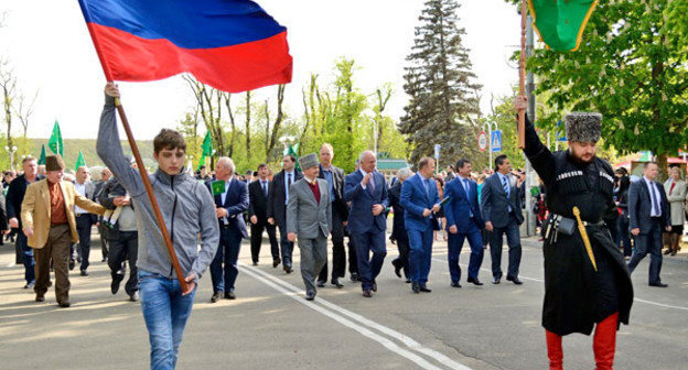 Праздничные мероприятия в День государственного флага республики Адыгея. Майкоп, 25 апреля 2014 г. Фото: официальный интернет-сайт исполнительных органов государственной власти Республики Адыгея http://www.adygheya.ru/