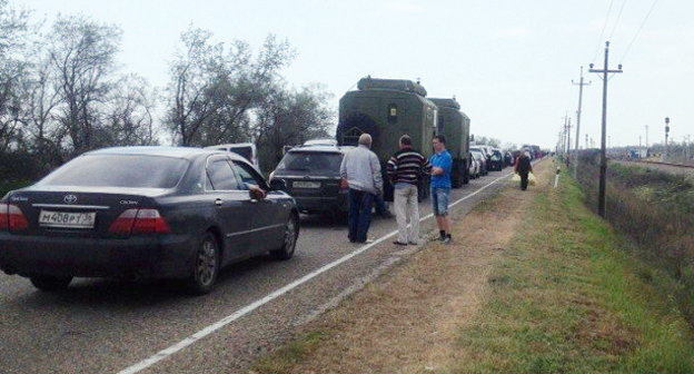 Очередь в порт "Кавказ" к паромной переправе. Краснодарский край, Темрюкский район, 2 мая 2014 г. Фото Сергея Ачкасова, http://vk.com/wall41895359_194 