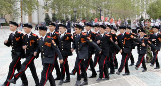 Участники "Парада наследников Победы". Махачкала, 7 мая 2013 г. Фото: Народное собрание Республики Дагестан http://nsrd.ru/