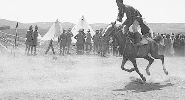 Черкесский всадник в Трансиордании (1921). Фото: G. Eric and Edith Matson Photograph Collection http://commons.wikimedia.org/