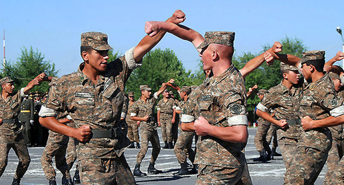 Занятия по рукопашному бою в Военном институте МО РА. Фото: http://www.mil.am/1295275989/page/2
