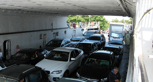Перевозка автомобилей на пароме. Фото Дины Орловой для "Кавказского узла"