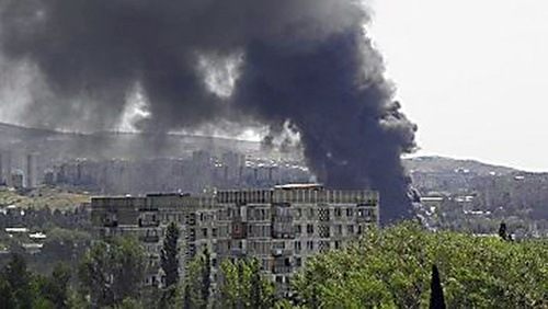 Пожар в пригороде Тбилиси. Фото: Слава Должикова. http://newsgeorgia.ru/incidents/20140730/216828889.html