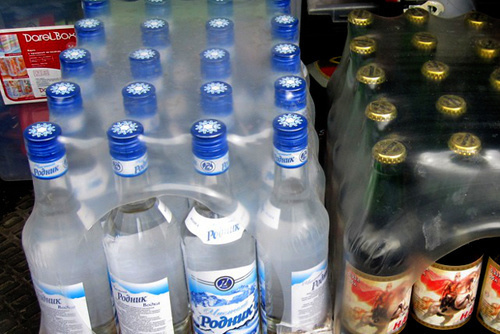 Бутылки с водкой и лимонадом в одном из магазинов Северной Осетии. Фото:  sokolsky89, www.drive2.ru