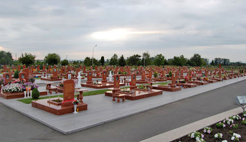 Мемориальное кладбище Беслана «Город ангелов». Фото: Leon https://ru.wikipedia.org