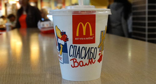 Стаканчик молочного коктейля в McDonald's. Фото Нины Тумановой для "Кавказского узла"