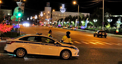 Полицейская машина на проспекте Исаева, недалеко от места взрыва . Грозный, 5 октября 2014 г. Фото Магомеда Магомедова для "Кавказского узла"