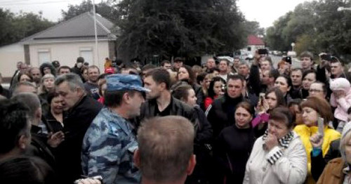 Митинг с требованием расследования убийства Алексея Ларионова. Минеральные воды, 5 октября 2014 г. Фото http://haqqin.az/news/31468
