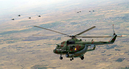 Полёт вертолёта ВС Армении. Фото: http://www.mil.am/1295276098/page/2
