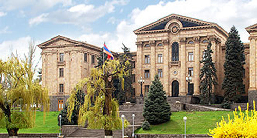 Здание парламента Армении. Фото: http://www.parliament.am/images/theme_1.jpg