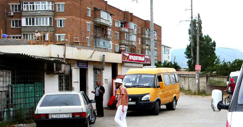 Маршрутное такси на улицах Махачкалы. Дагестан. Фото: Магомед Магомедов (Юсупов) http://www.odnoselchane.ru/