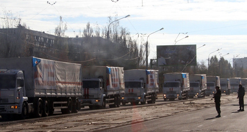 Автоколонна с гуманитарной помощью для Донбасса. Фото: http://www.mchs.gov.ru/upload/site1/document_images/9s2ix5ivFX-800x600.jpg