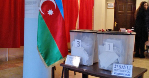 Муниципальные выборы в Азербайджане. На снимке: на одном из избирательных участков. 23 декабря 2014 г. Фото Кямала Али для "Кавказского узла"
