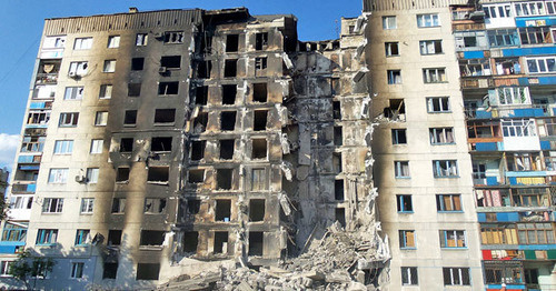Жилой дом, разрушенный в ходе войны в Донбассе. Лисичанск, Луганская область. Фото: Ліонкінг https://ru.wikipedia.org/