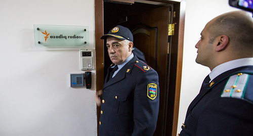 Обыск в редакции бакинского бюро "Радио Свобода" 26 декабря 2014 года. Фото Азиза Каримова для "Кавказского узла"