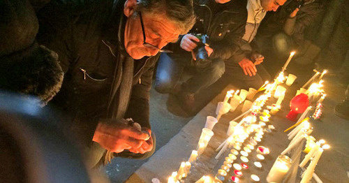 Жители Еревана почтили память расстрелянной в Гюмри семьи. Ереван, 13 января 2015 г. Фото http://www.tert.am/ru/news/2015/01/13/gyumri-momavarutyun/1558219